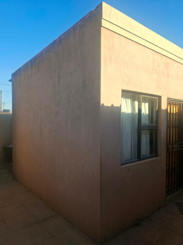 2 Bedroom Property for Sale in Zonkezizwe Gauteng