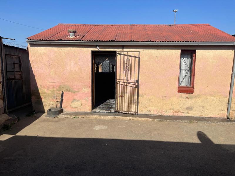 5 Bedroom Property for Sale in Orlando Gauteng