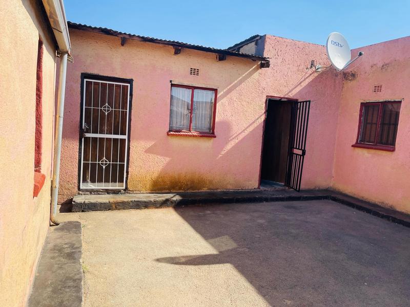 5 Bedroom Property for Sale in Orlando Gauteng