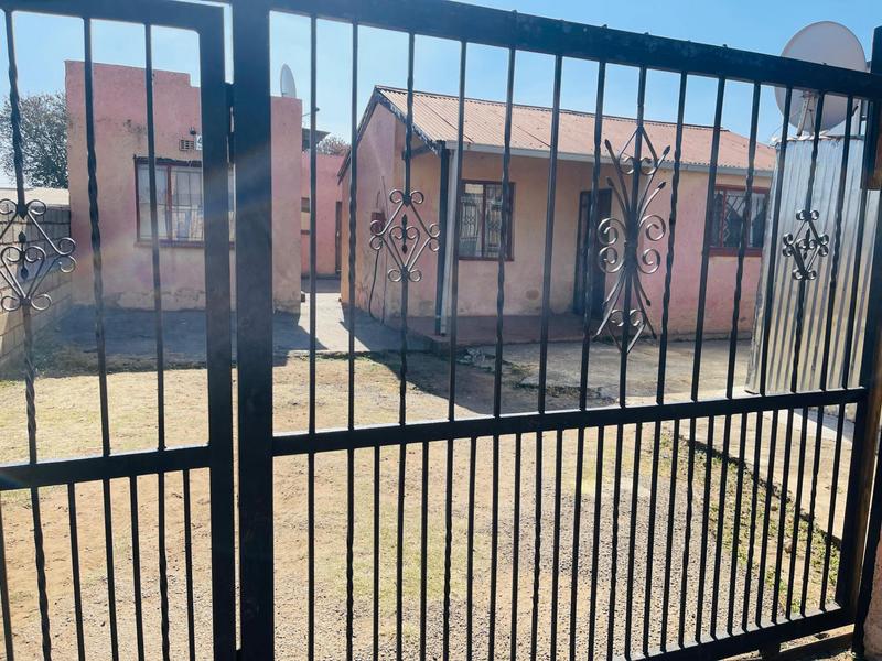 5 Bedroom Property for Sale in Orlando Gauteng