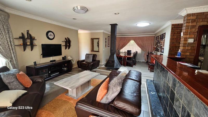 To Let 4 Bedroom Property for Rent in Buccleuch Gauteng