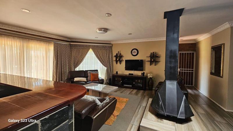 To Let 4 Bedroom Property for Rent in Buccleuch Gauteng