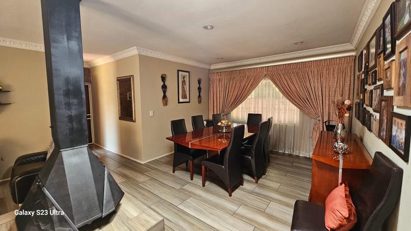 To Let 4 Bedroom Property for Rent in Buccleuch Gauteng
