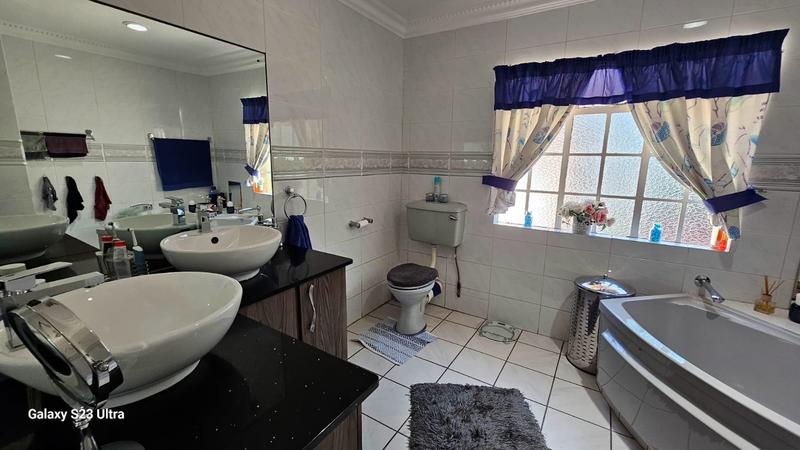 To Let 4 Bedroom Property for Rent in Buccleuch Gauteng