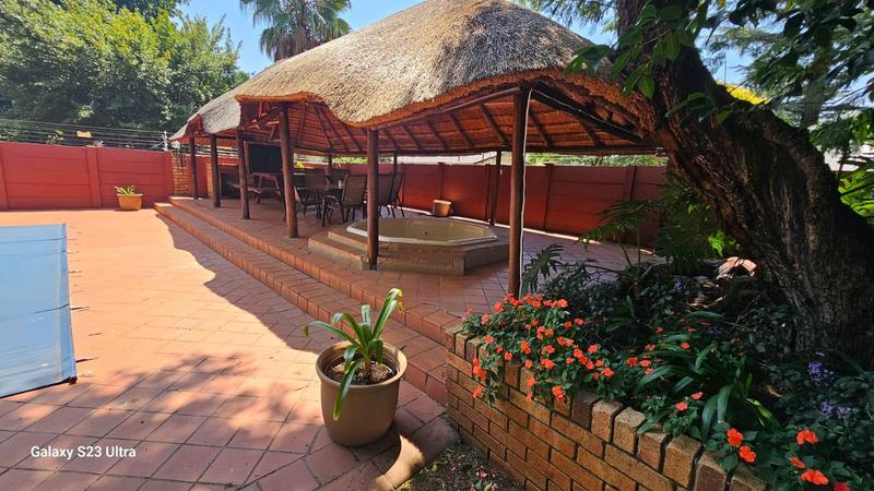 To Let 4 Bedroom Property for Rent in Buccleuch Gauteng