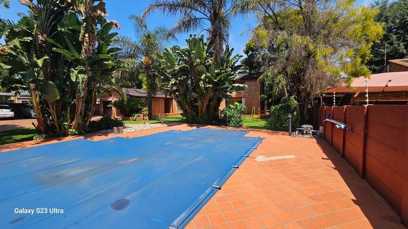 To Let 4 Bedroom Property for Rent in Buccleuch Gauteng