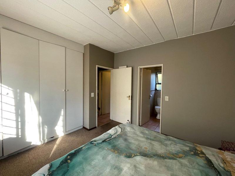 2 Bedroom Property for Sale in Pineslopes Gauteng