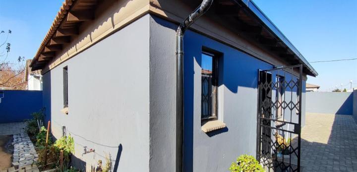 3 Bedroom Property for Sale in Windmill Park Gauteng
