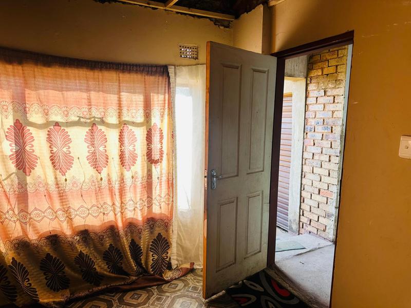 6 Bedroom Property for Sale in Rondebult Gauteng