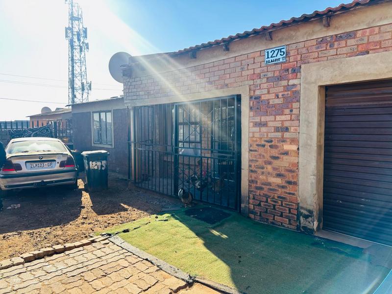 6 Bedroom Property for Sale in Rondebult Gauteng