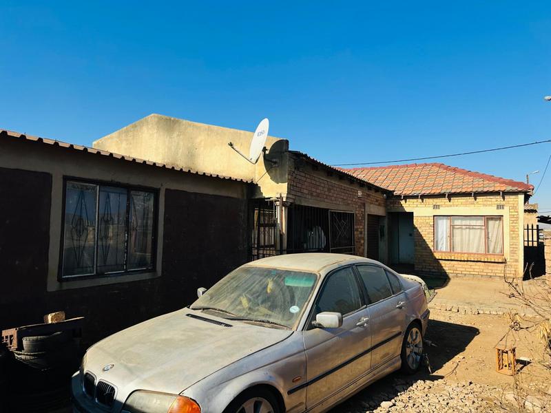 6 Bedroom Property for Sale in Rondebult Gauteng