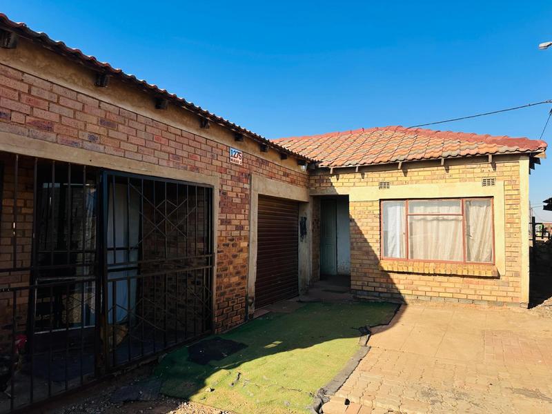 6 Bedroom Property for Sale in Rondebult Gauteng
