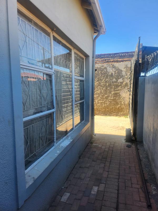 8 Bedroom Property for Sale in Forest Hill Gauteng