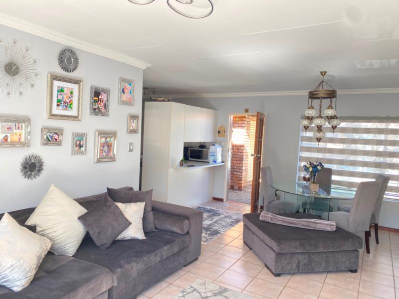 To Let 2 Bedroom Property for Rent in Pierre Van Ryneveld Gauteng
