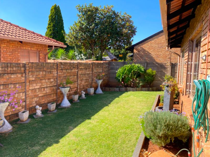 To Let 2 Bedroom Property for Rent in Pierre Van Ryneveld Gauteng