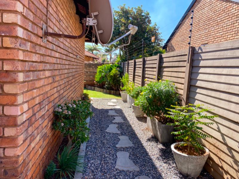 To Let 2 Bedroom Property for Rent in Pierre Van Ryneveld Gauteng