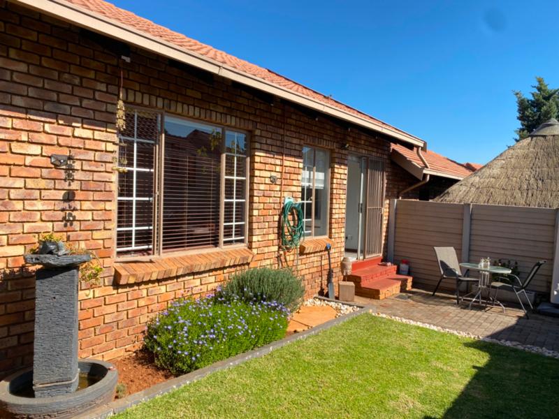 To Let 2 Bedroom Property for Rent in Pierre Van Ryneveld Gauteng