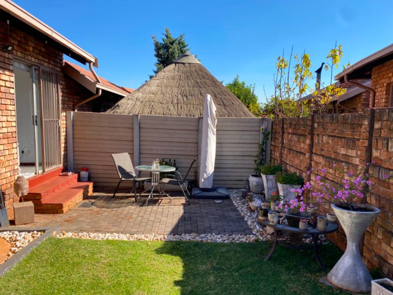 To Let 2 Bedroom Property for Rent in Pierre Van Ryneveld Gauteng