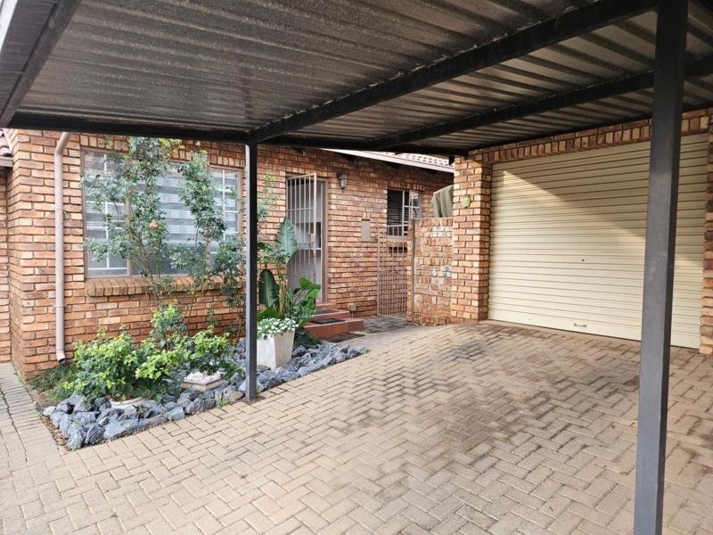To Let 2 Bedroom Property for Rent in Pierre Van Ryneveld Gauteng