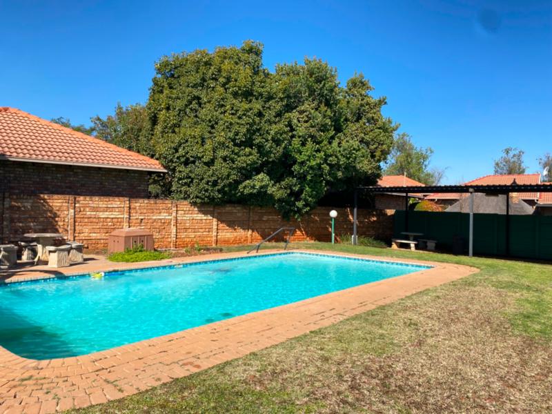 To Let 2 Bedroom Property for Rent in Pierre Van Ryneveld Gauteng