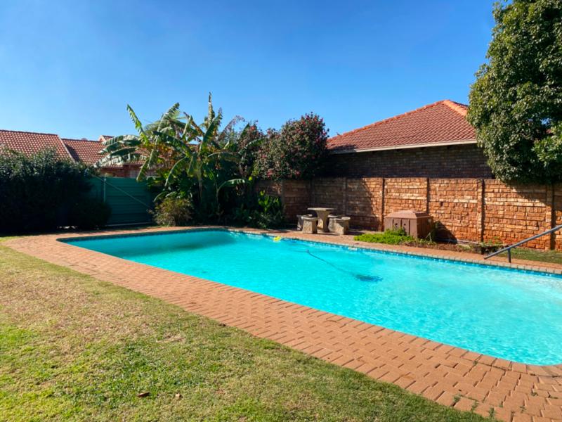 To Let 2 Bedroom Property for Rent in Pierre Van Ryneveld Gauteng