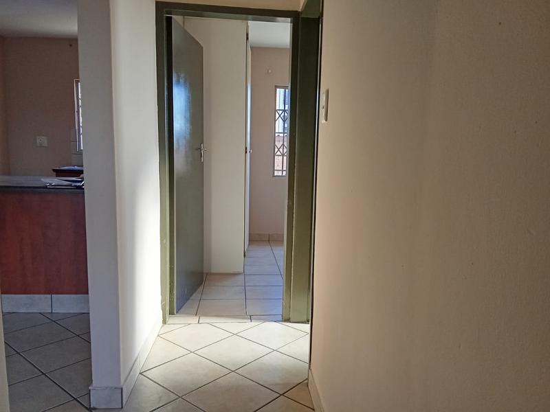 To Let 2 Bedroom Property for Rent in Vorna Valley Gauteng