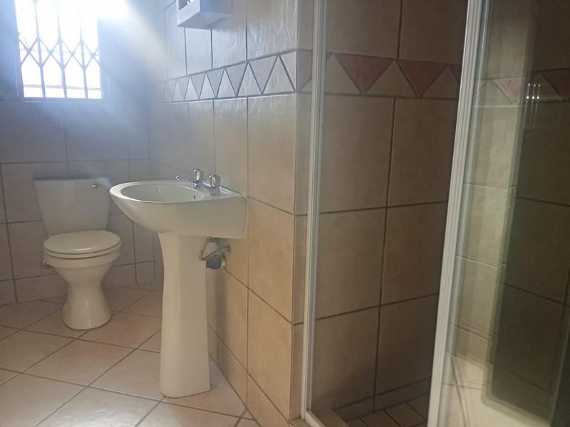 To Let 2 Bedroom Property for Rent in Vorna Valley Gauteng