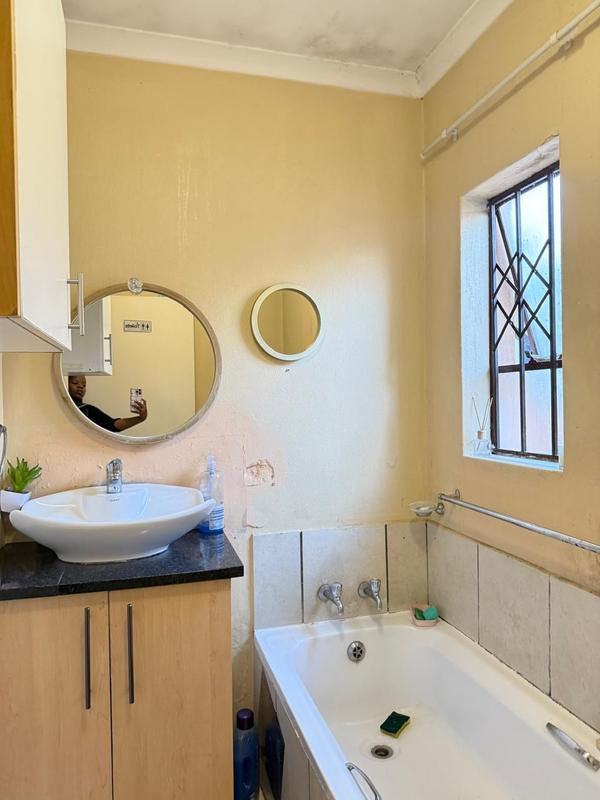2 Bedroom Property for Sale in Clayville Gauteng