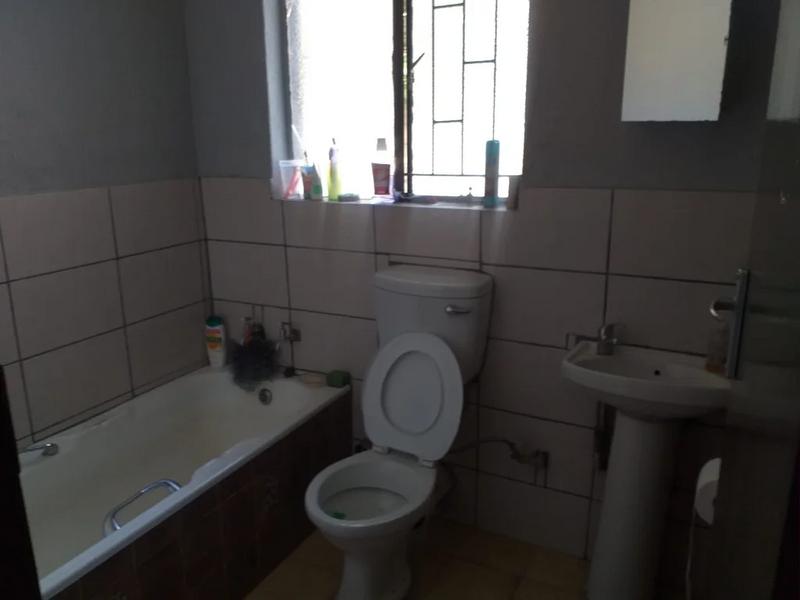 To Let 3 Bedroom Property for Rent in Crystal Park Gauteng