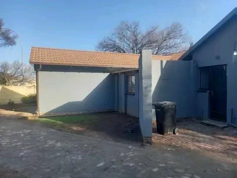 To Let 3 Bedroom Property for Rent in Crystal Park Gauteng