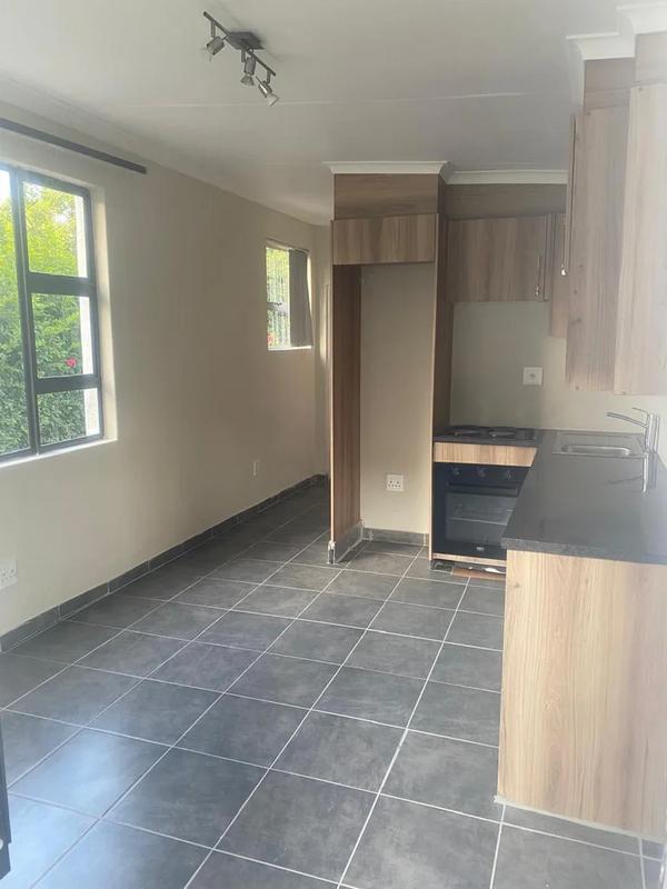 To Let 1 Bedroom Property for Rent in Lombardy East Gauteng