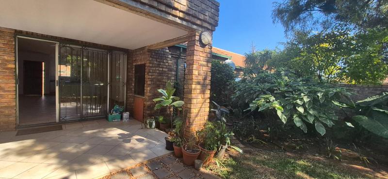 To Let 2 Bedroom Property for Rent in Die Hoewes Gauteng