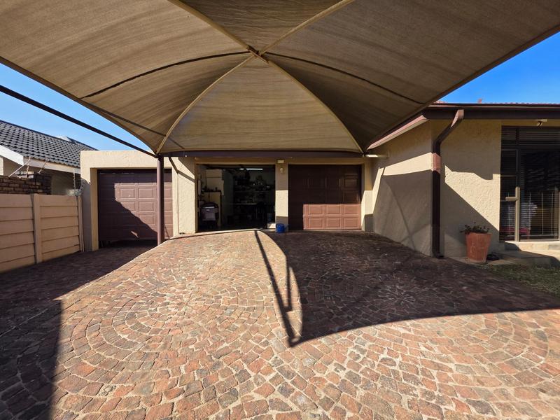 5 Bedroom Property for Sale in Libradene Gauteng