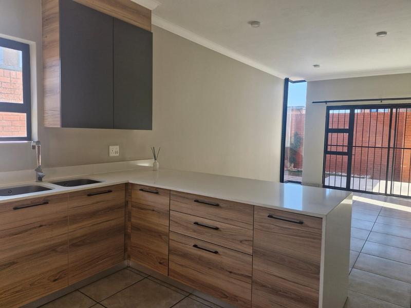 To Let 2 Bedroom Property for Rent in Six Fountains Residential Estate Gauteng