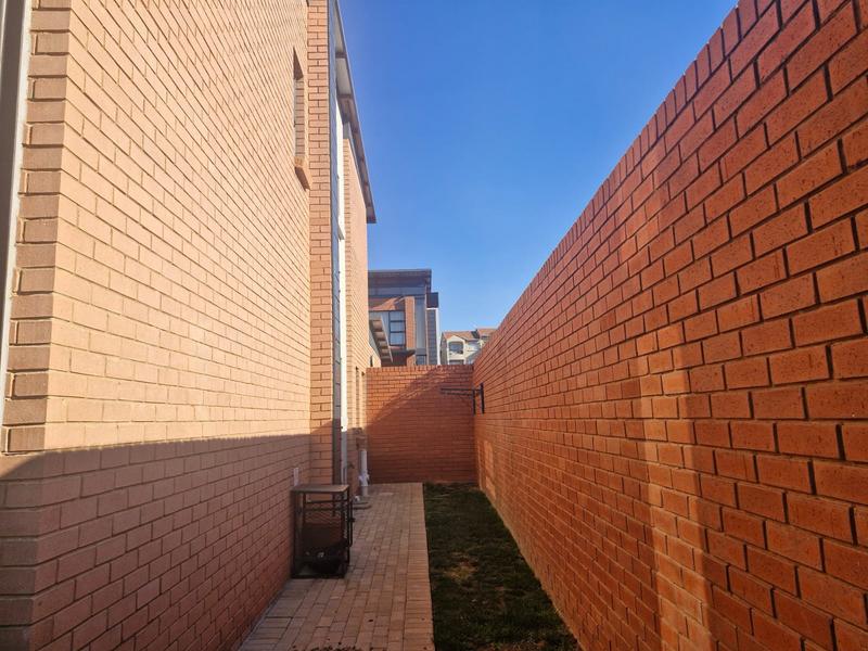 To Let 2 Bedroom Property for Rent in Six Fountains Residential Estate Gauteng