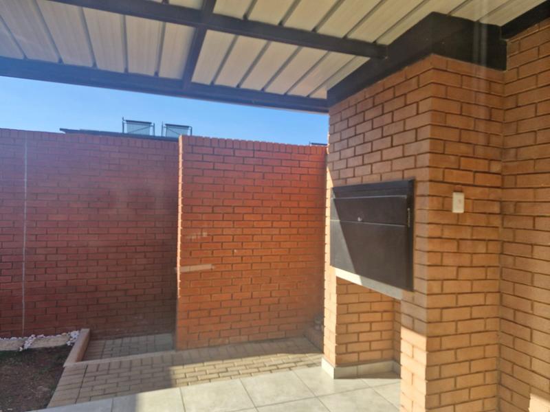 To Let 2 Bedroom Property for Rent in Six Fountains Residential Estate Gauteng
