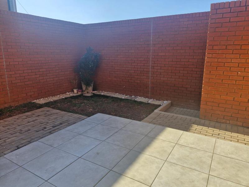 To Let 2 Bedroom Property for Rent in Six Fountains Residential Estate Gauteng