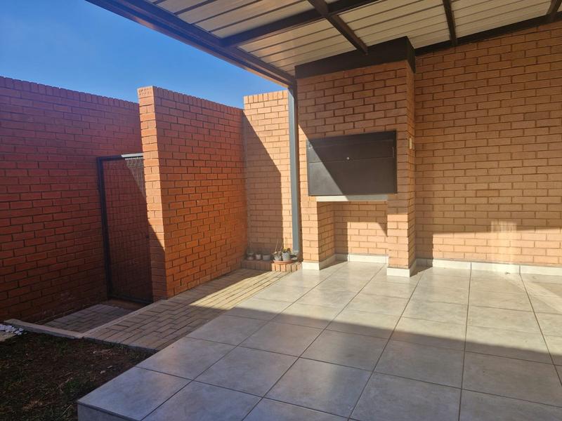 To Let 2 Bedroom Property for Rent in Six Fountains Residential Estate Gauteng