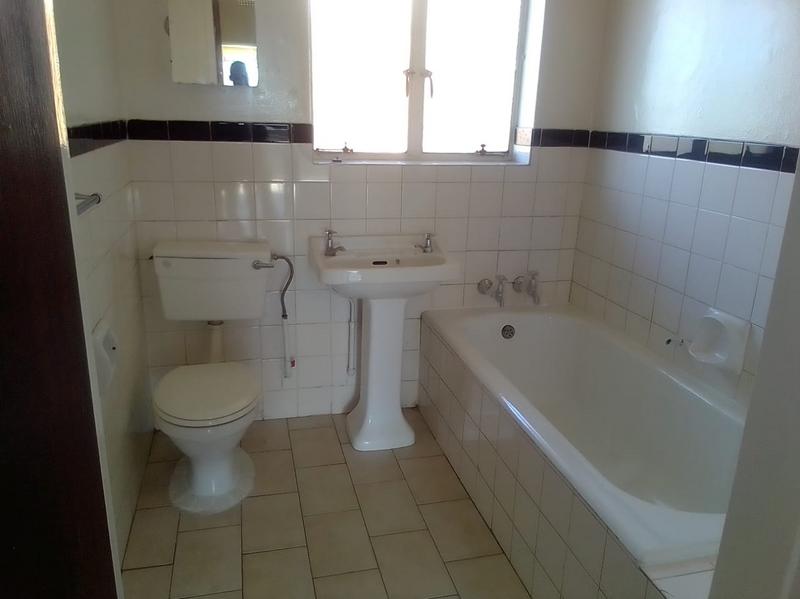 To Let 1 Bedroom Property for Rent in Florida Gauteng