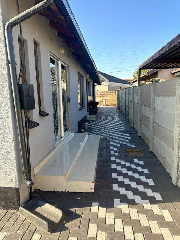 3 Bedroom Property for Sale in Protea Garden Gauteng