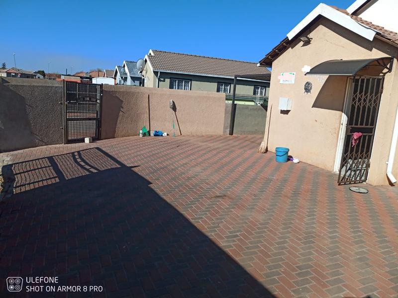 3 Bedroom Property for Sale in Windmill Park Gauteng