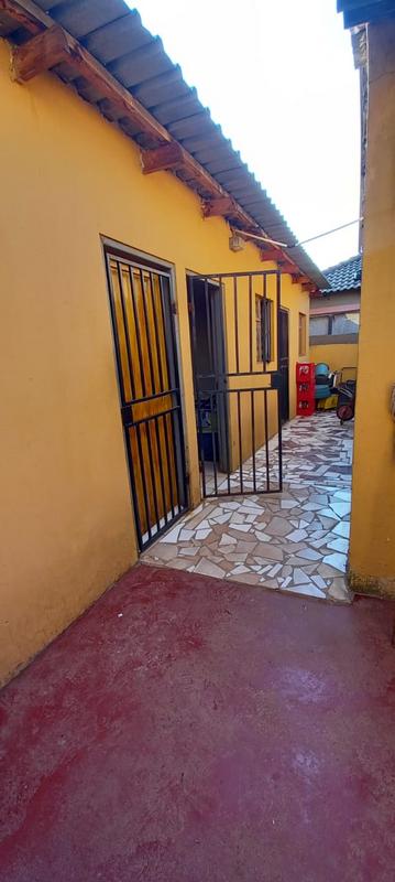 2 Bedroom Property for Sale in Katlehong South Gauteng