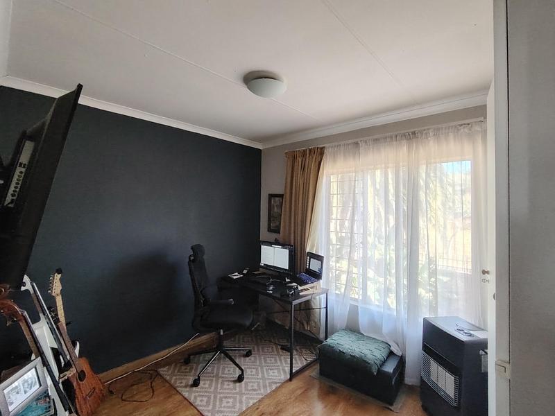 2 Bedroom Property for Sale in Zwartkop Gauteng