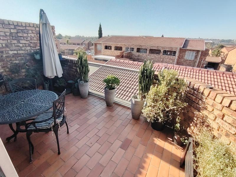 2 Bedroom Property for Sale in Zwartkop Gauteng
