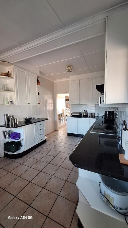 4 Bedroom Property for Sale in Discovery Gauteng