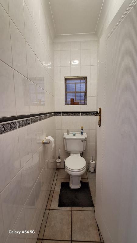 4 Bedroom Property for Sale in Discovery Gauteng