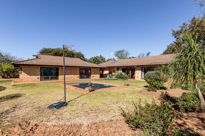 6 Bedroom Property for Sale in Poortview Gauteng