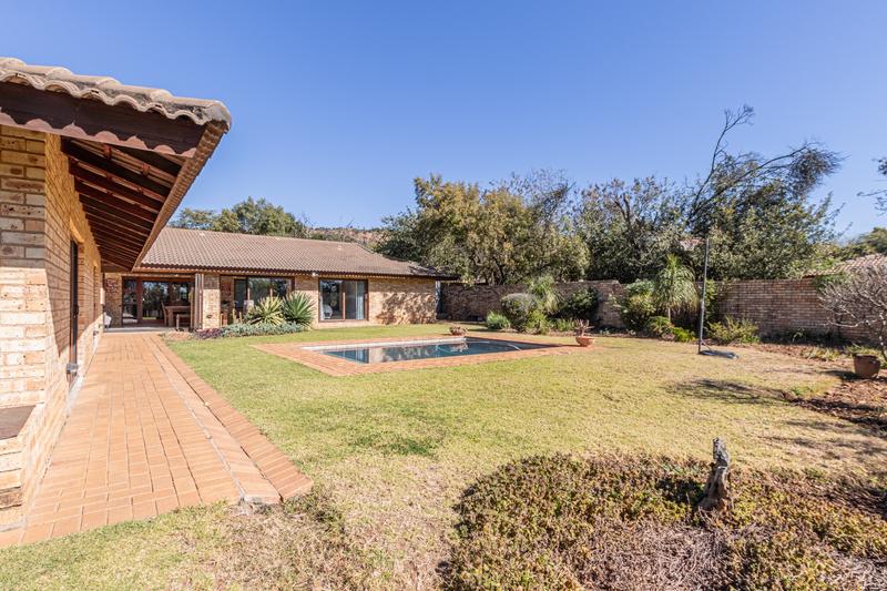 6 Bedroom Property for Sale in Poortview Gauteng