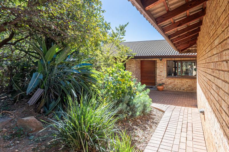 6 Bedroom Property for Sale in Poortview Gauteng
