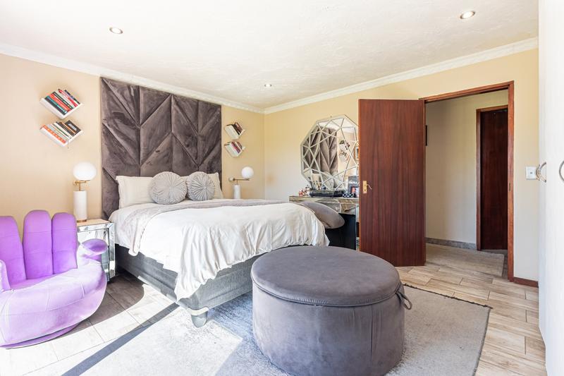 6 Bedroom Property for Sale in Poortview Gauteng